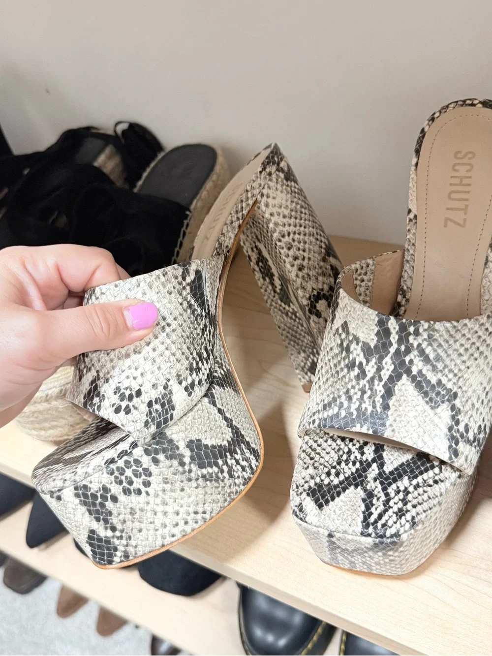 SCHUTZ Snake-Print Platform Slide Sandals in Gray and Cream